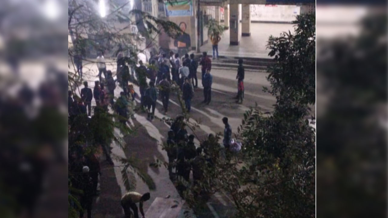 নারীসহ দুই শিক্ষার্থীকে মেরে হাসপাতালে পাঠালেন ছাত্রদল কর্মী